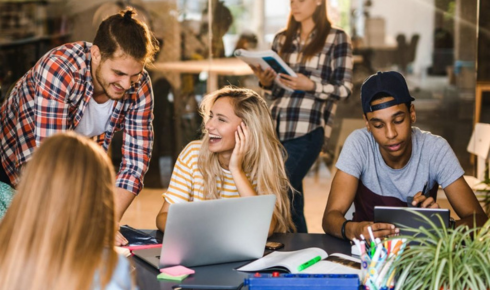 Microlearning vs Traditional Learning: What Works Better Today?